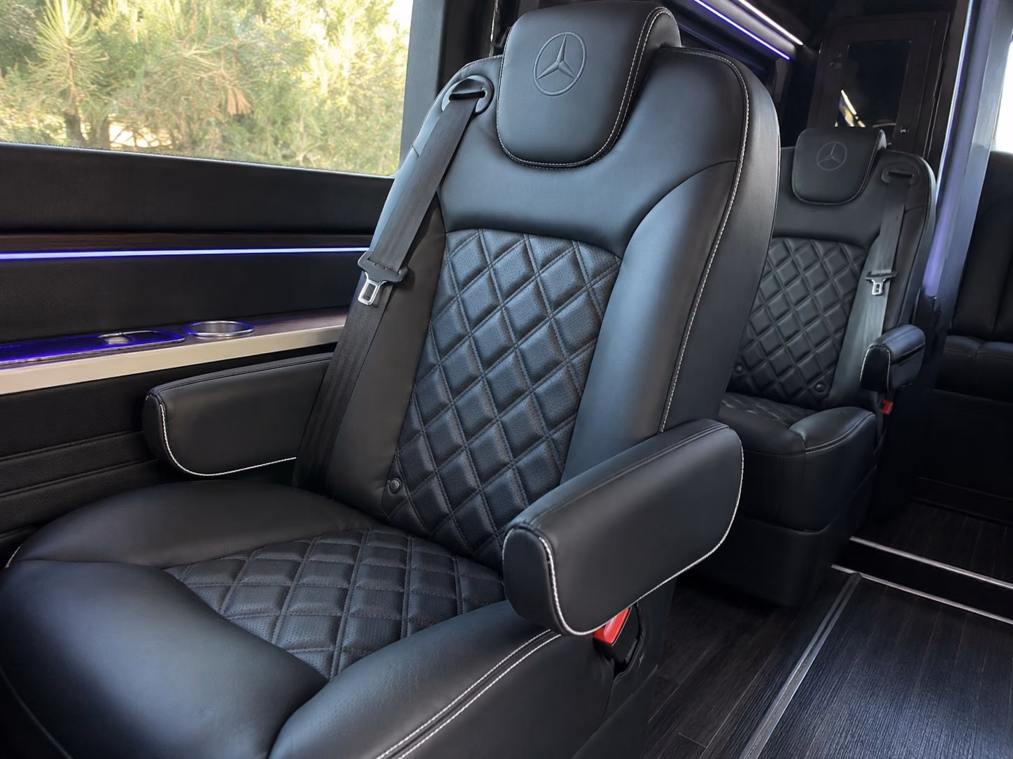 book group transportation for your next airport transfer 2